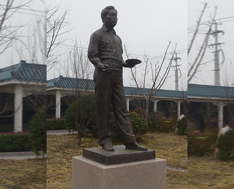 雕塑作品 喻繼高像、青銅高2.3米、安放地點(diǎn)：喻繼高紀(jì)念館